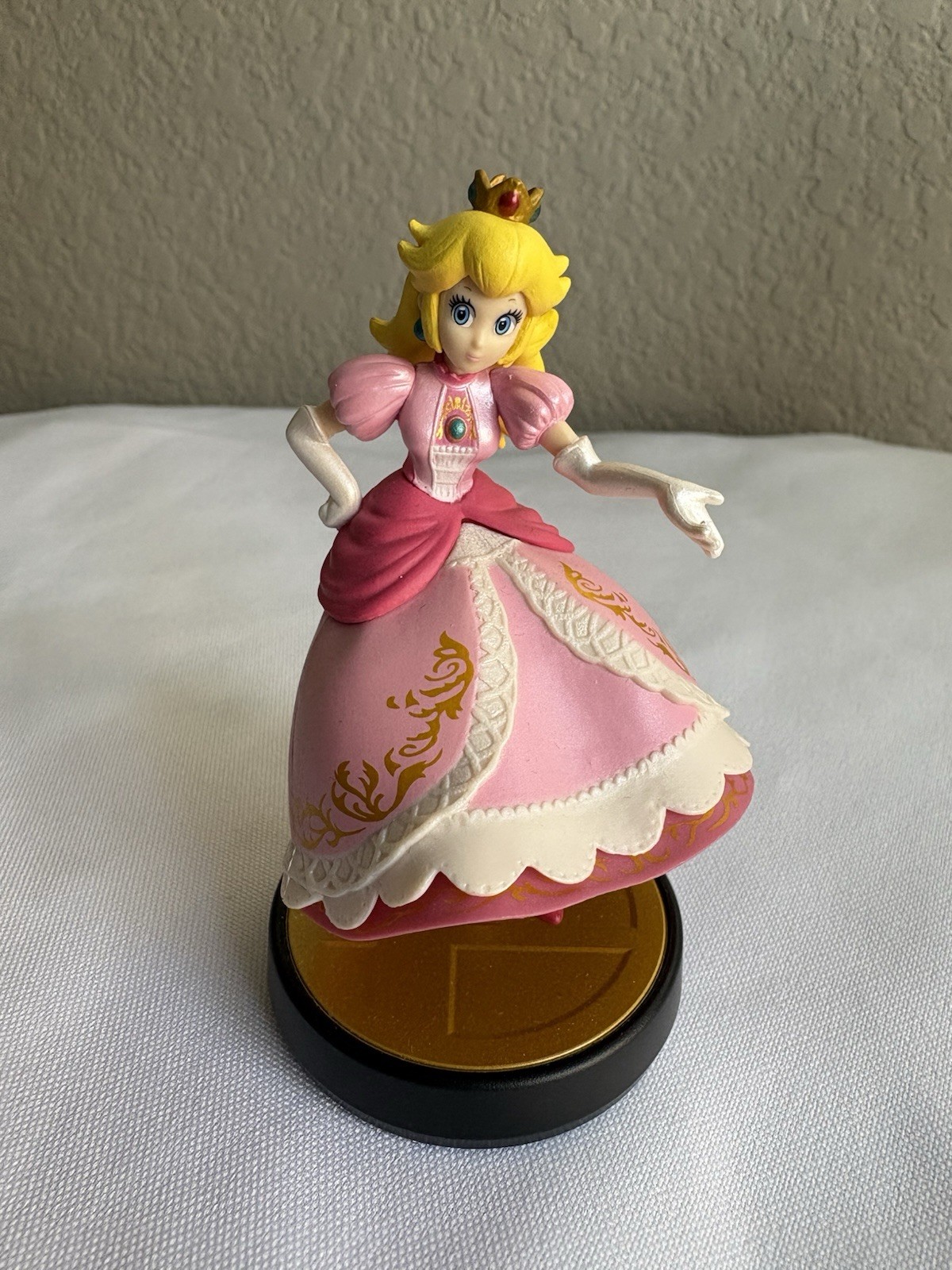 Nintendo Amiibo Princess Peach Pink Yellow Super Mario Bros Toy Figure 3.5″