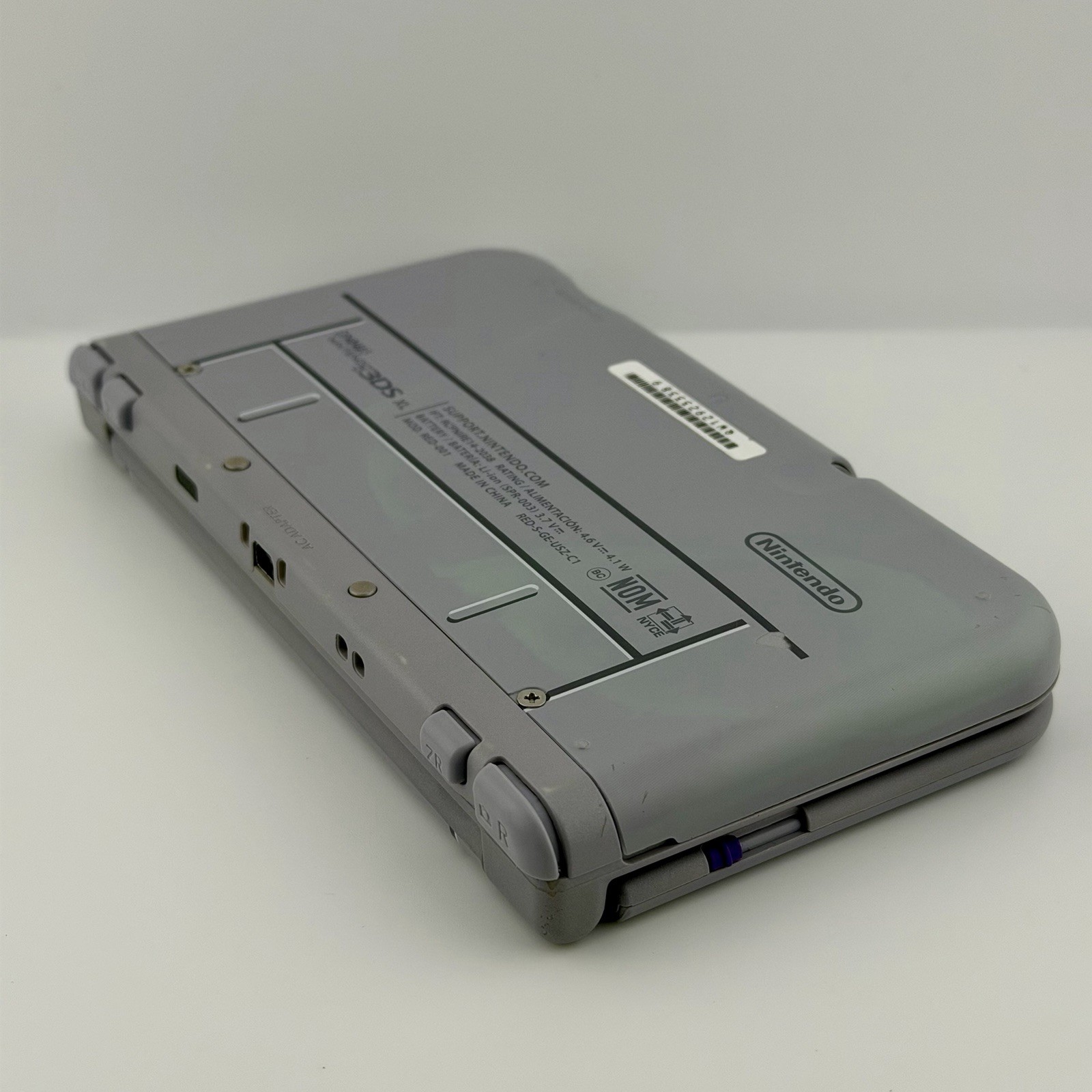 Nintendo New Nintendo 3DS XL SNES Edition Handheld Console (NTSC) Very Good Cond