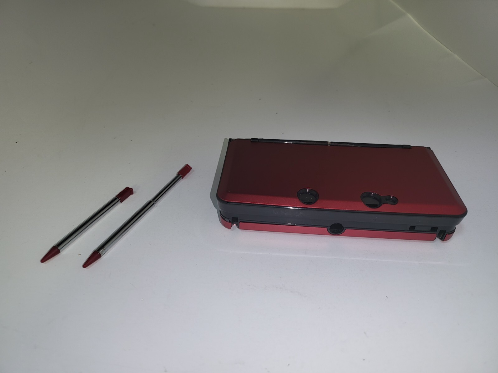 NEW RED Aluminum case W/2 Retractable Stylus Pens for the OLD Nintendo 3DS