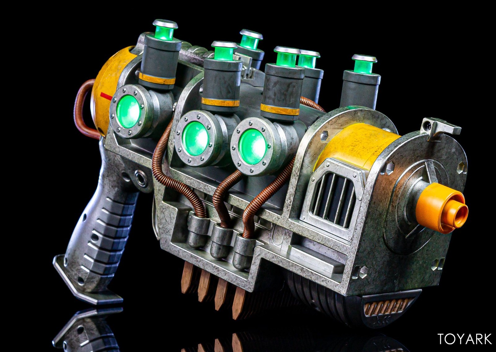 Fallout Plasma Pistol – 1:1 scale ThinkGeek exclusive