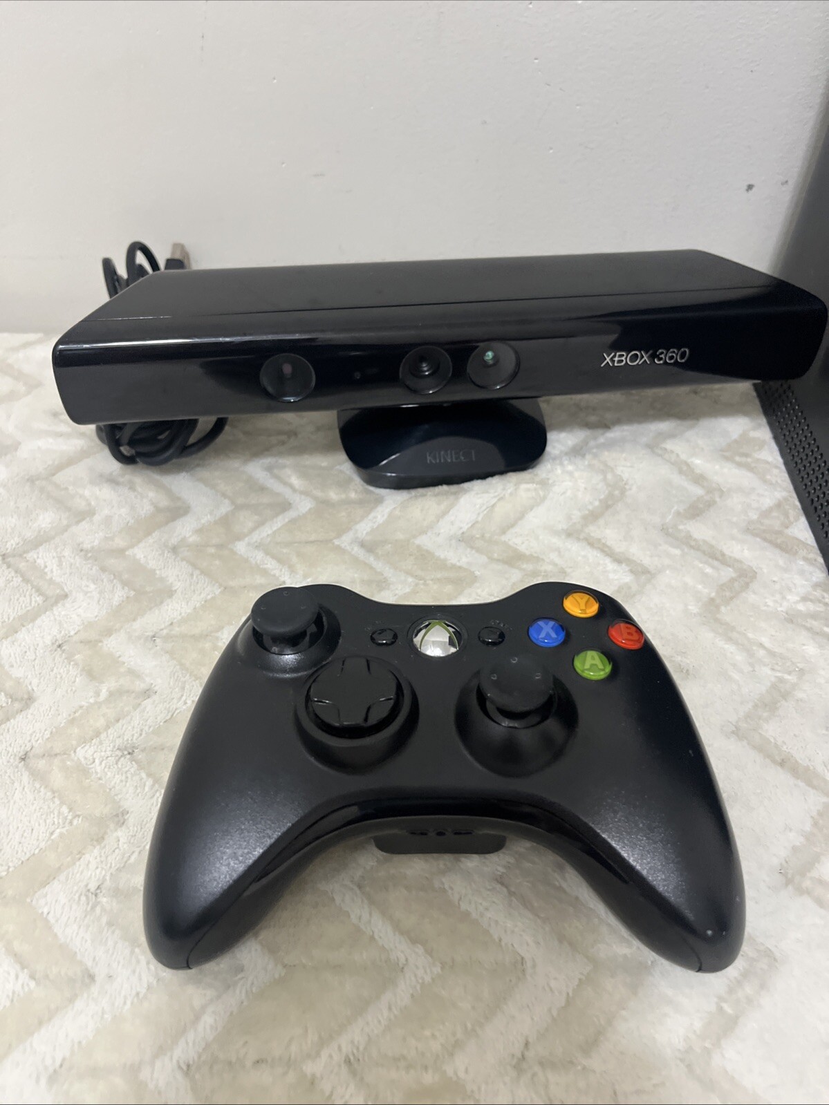 Microsoft Xbox 360 120GB Console With Power Adapter , Controller & Motion Cam