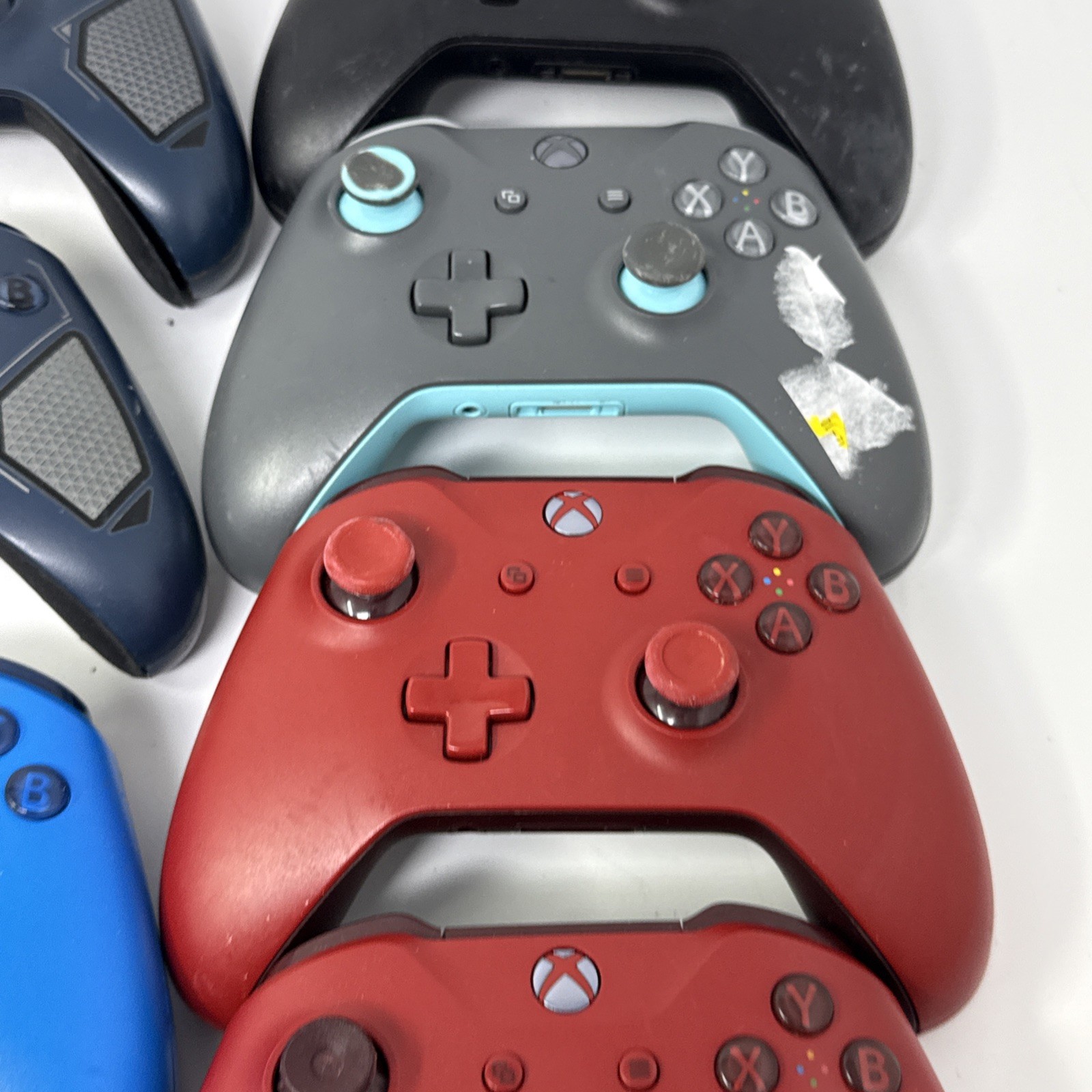 Lot Of 14 Various Condition Genuine Xbox One Controllers Model 1537, 1697, 1708