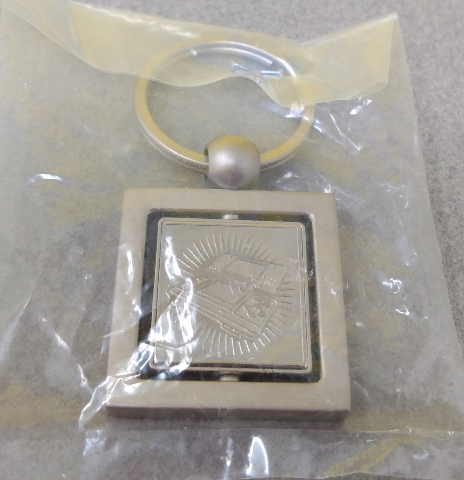 Rare Nintendo DS metal rotating keychain, zipper pull. 