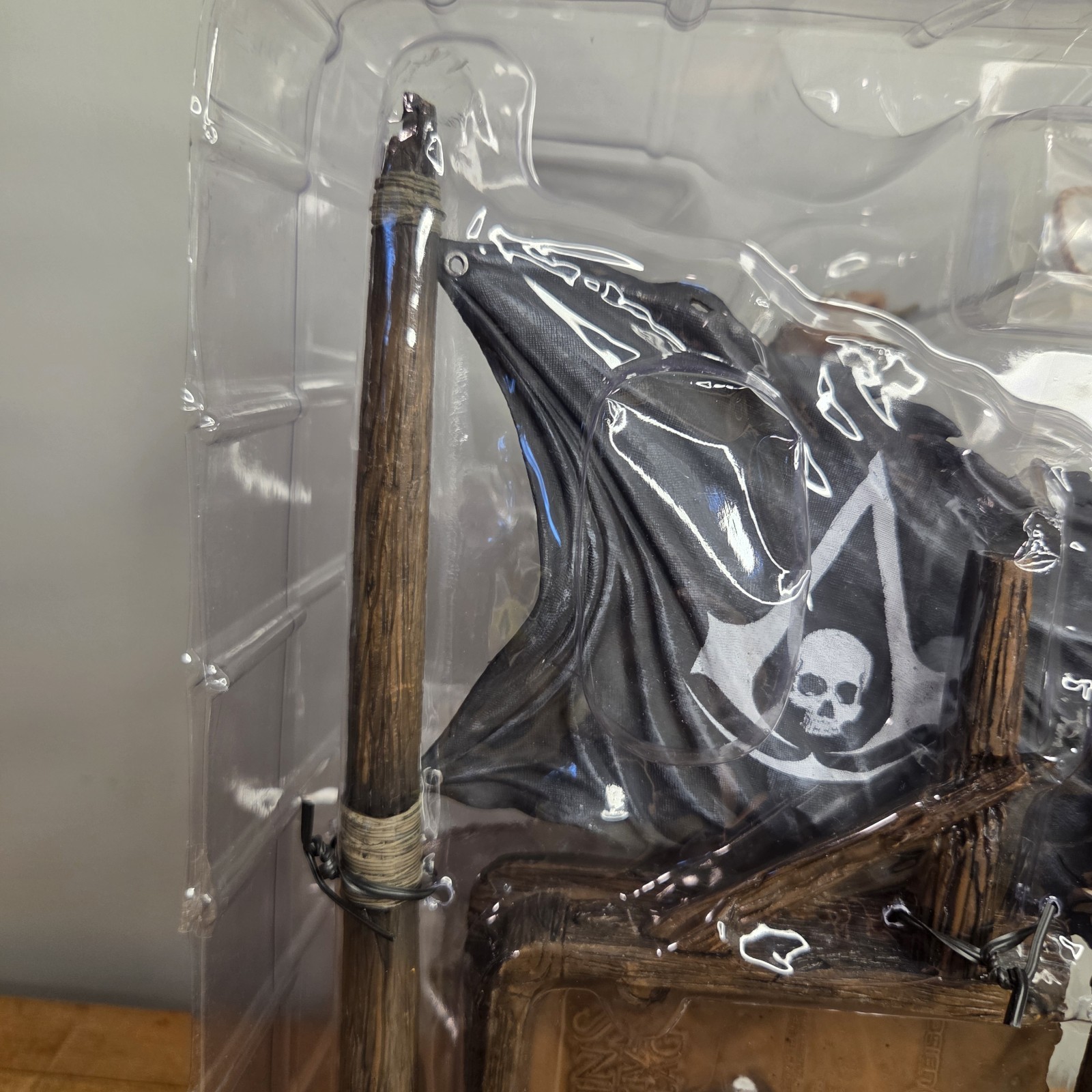 Assassin’s Creed IV 4 Black Flag Collector’s Edition Xbox 360 Set “Figure Only”