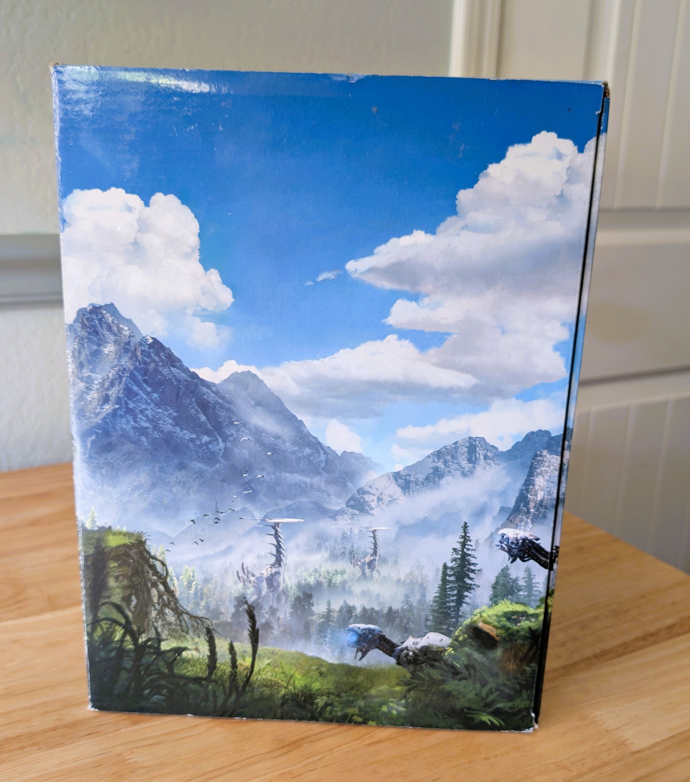 Horizon Zero Dawn Aloy Statue, Dark Horse Art Book, with Collector Display Box