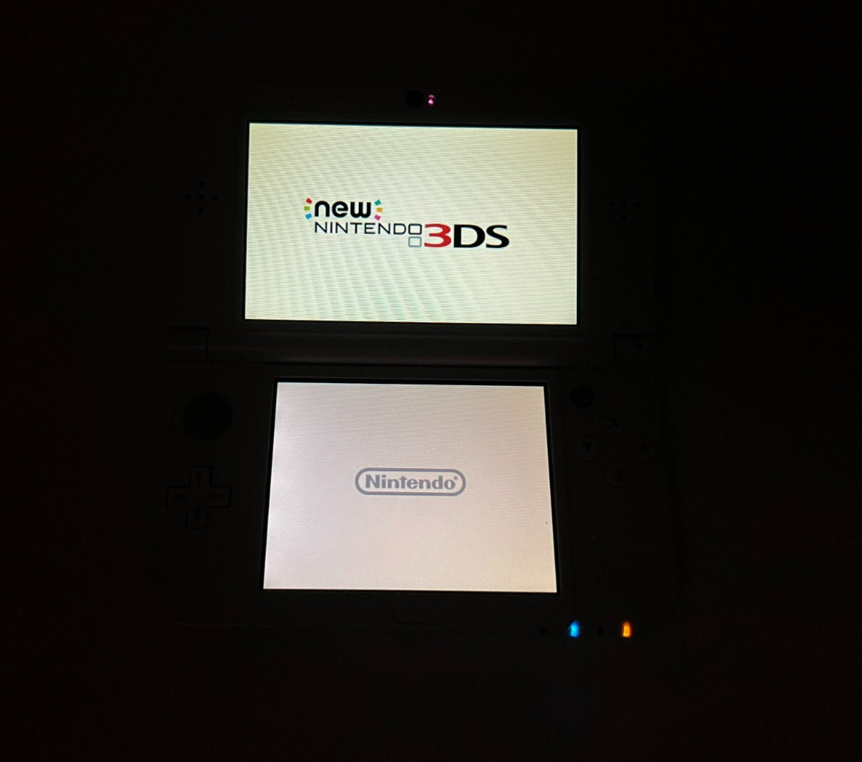 Nintendo 3DSLL Pearl White + Stylus & Charger (Japanese)