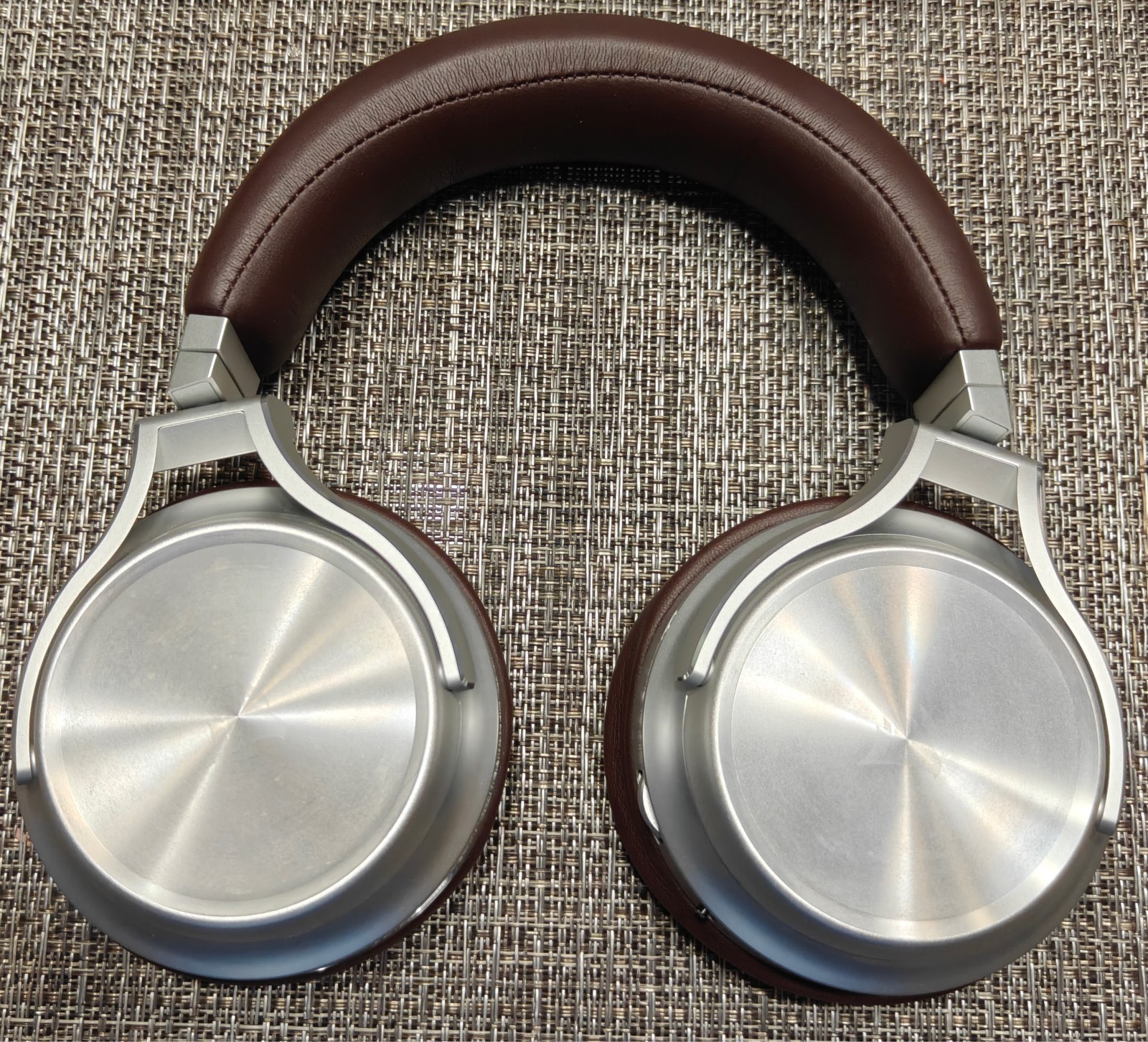 Corsair Virtuoso RGB Wireless SE Headset Brown Silver – No Dongle Wired Only