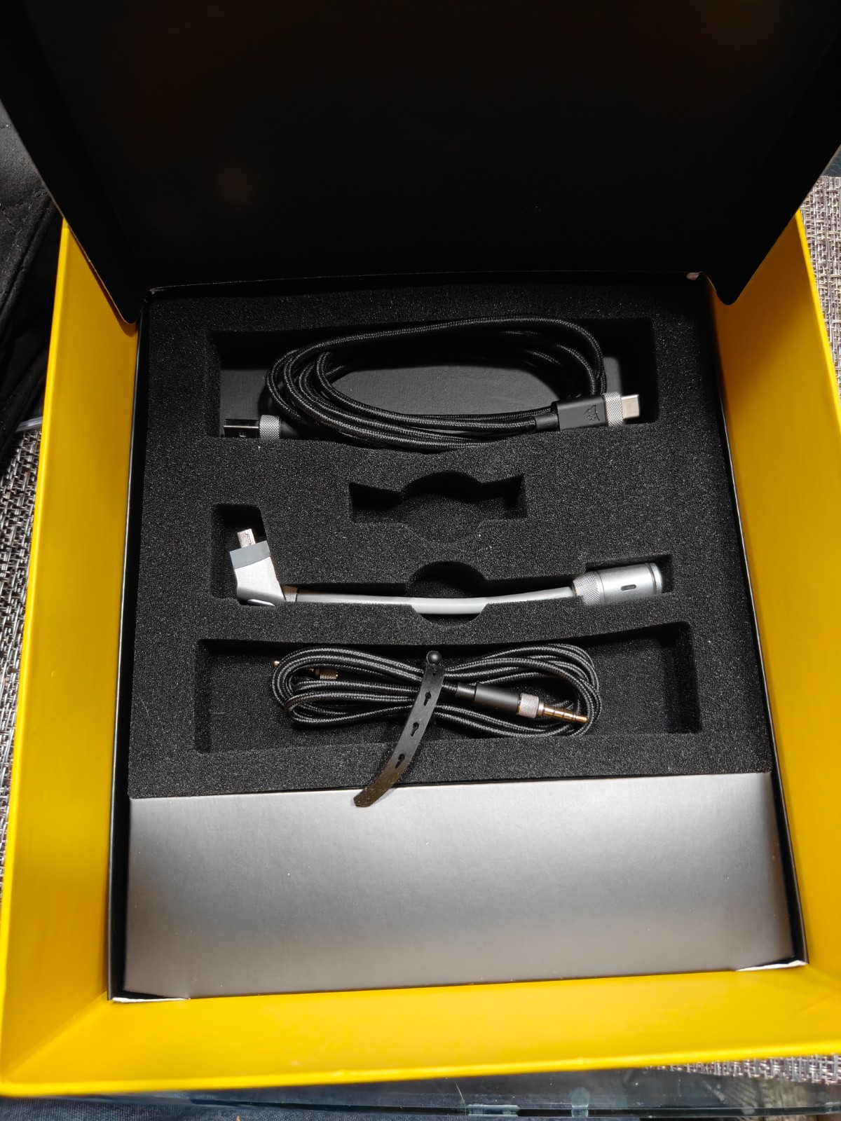Corsair Virtuoso RGB Wireless SE Headset Brown Silver – No Dongle Wired Only