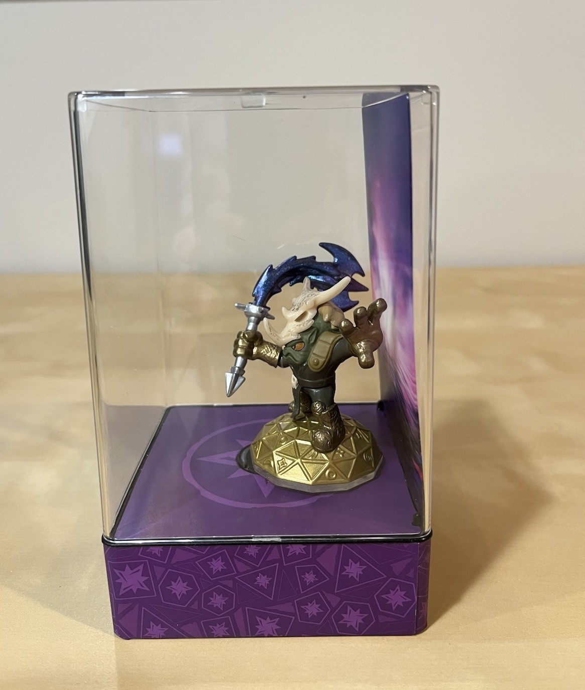 Skylanders Eons Elite Voodood With Display Case. CLEANED AND TESTED.