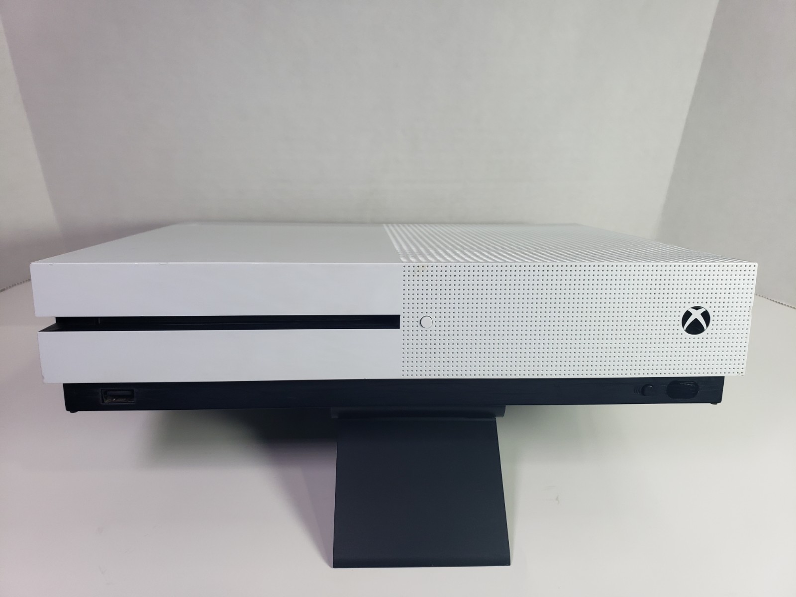 Microsoft Xbox One S 500GB Video Game Console Bundle. Tested/working