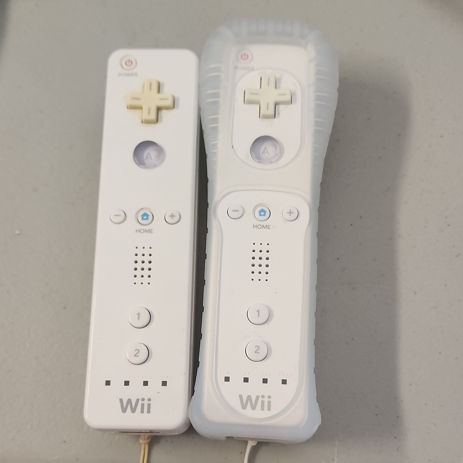 Nintendo Wii Remote Controller Lot of 2 White Wireless w/ Wrist Strap RVL-003