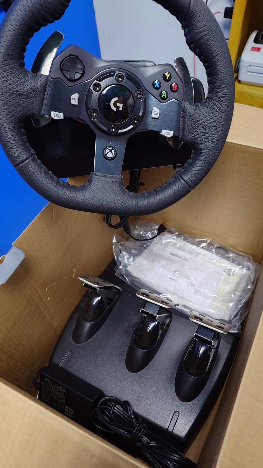 Logitech G923 TRUEFORCE Racing Wheel & Pedals – Xbox Series X/One, Force Feedba…