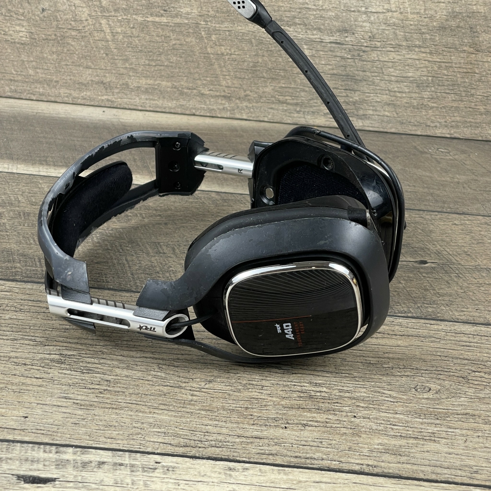 Astro A40 Black Wireless Ear-Cup (Over the Ear) Gaming Headset Untested