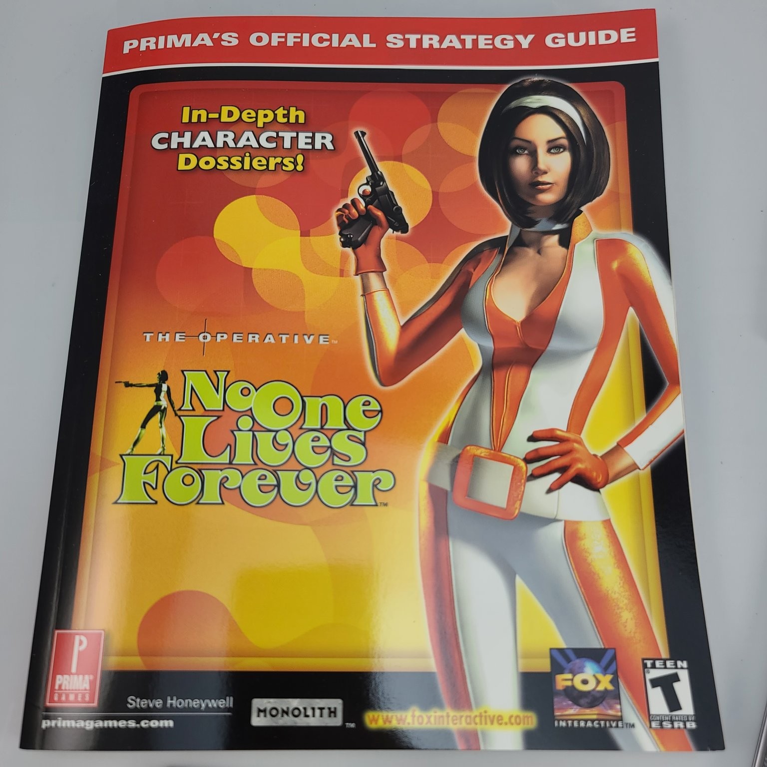 No One Lives Forever GOTY Edition PC Video Game FPS Spy Strategy Guide Big Box