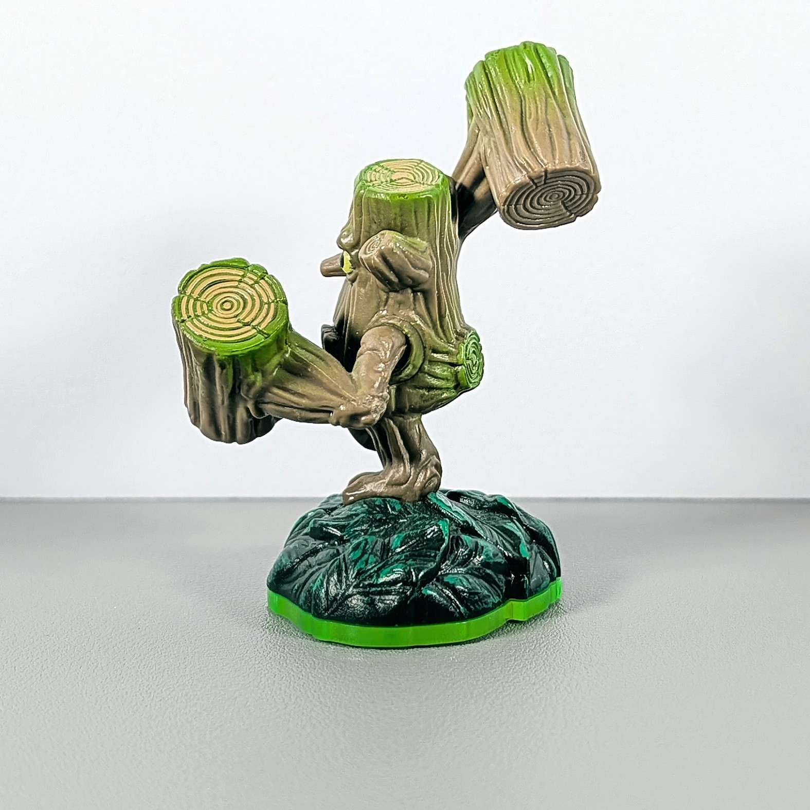 Skylanders Spyro’s Adventure Figure – Stump Smash (Green Base)