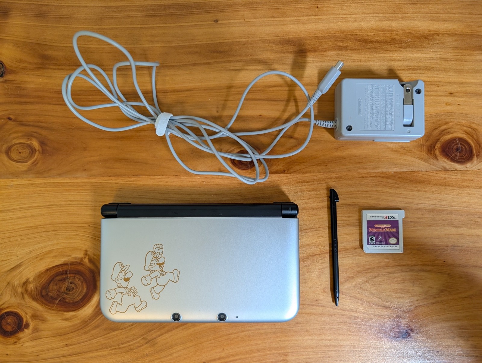 Nintendo 3DS XL Mario & Luigi Dream Team (Limited Edition) – Silver