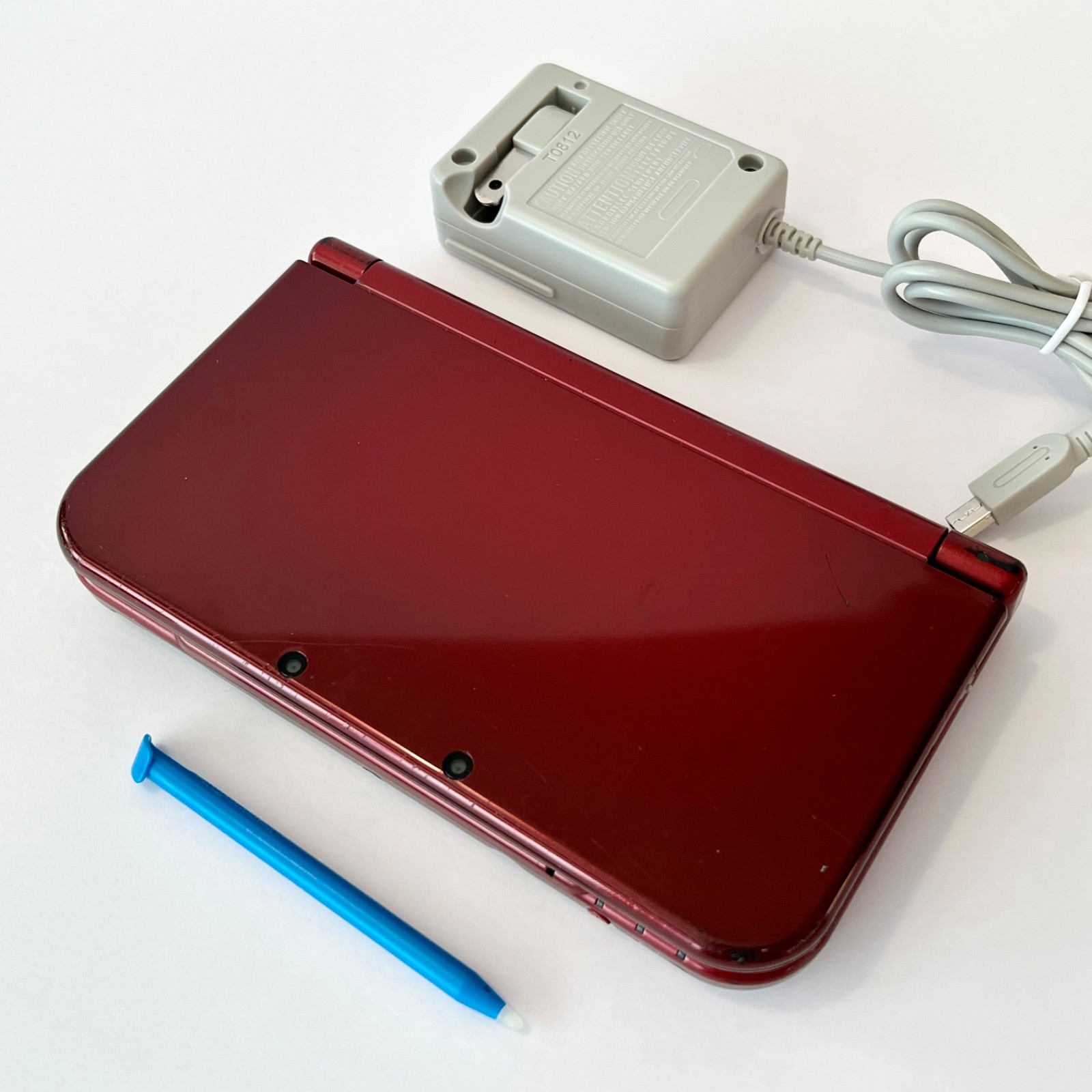 “New” Nintendo 3DS XL RED-001 Metallic Red Handheld Console + Charger & Stylus