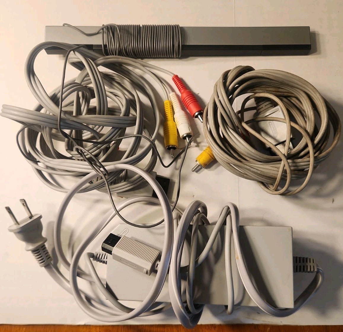 Nintendo Wii Complete Hookup Kit AV Cable Power Supply Sensor Bar Console Bundle