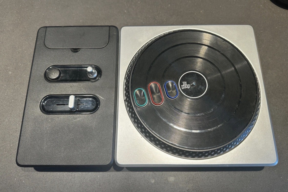 PlayStation Wireless Dj Hero Turntable Controller PS2 & PS3 (exclude Dongle)