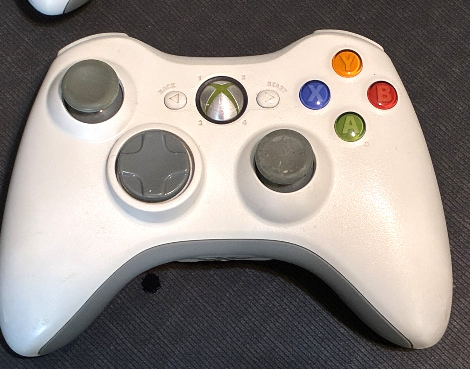 Microsoft Xbox 360 Wireless Controllers White, Lot of 3 Lights Up Untested Parts