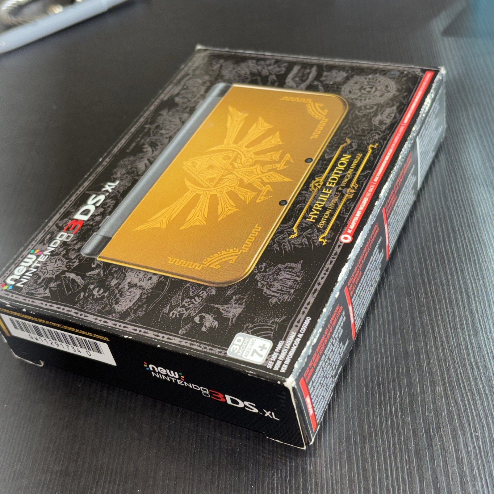 Nintendo New 3DS XL Handheld System Hyrule Edition Complete in Box Zelda Gold