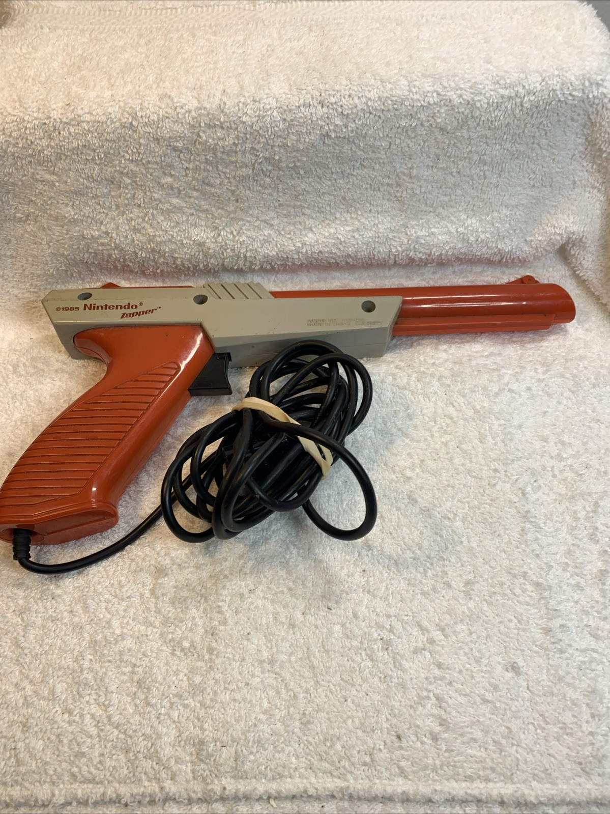 Original 1985 Orange Nintendo NES Zapper Gun NES-005 Authentic Untested