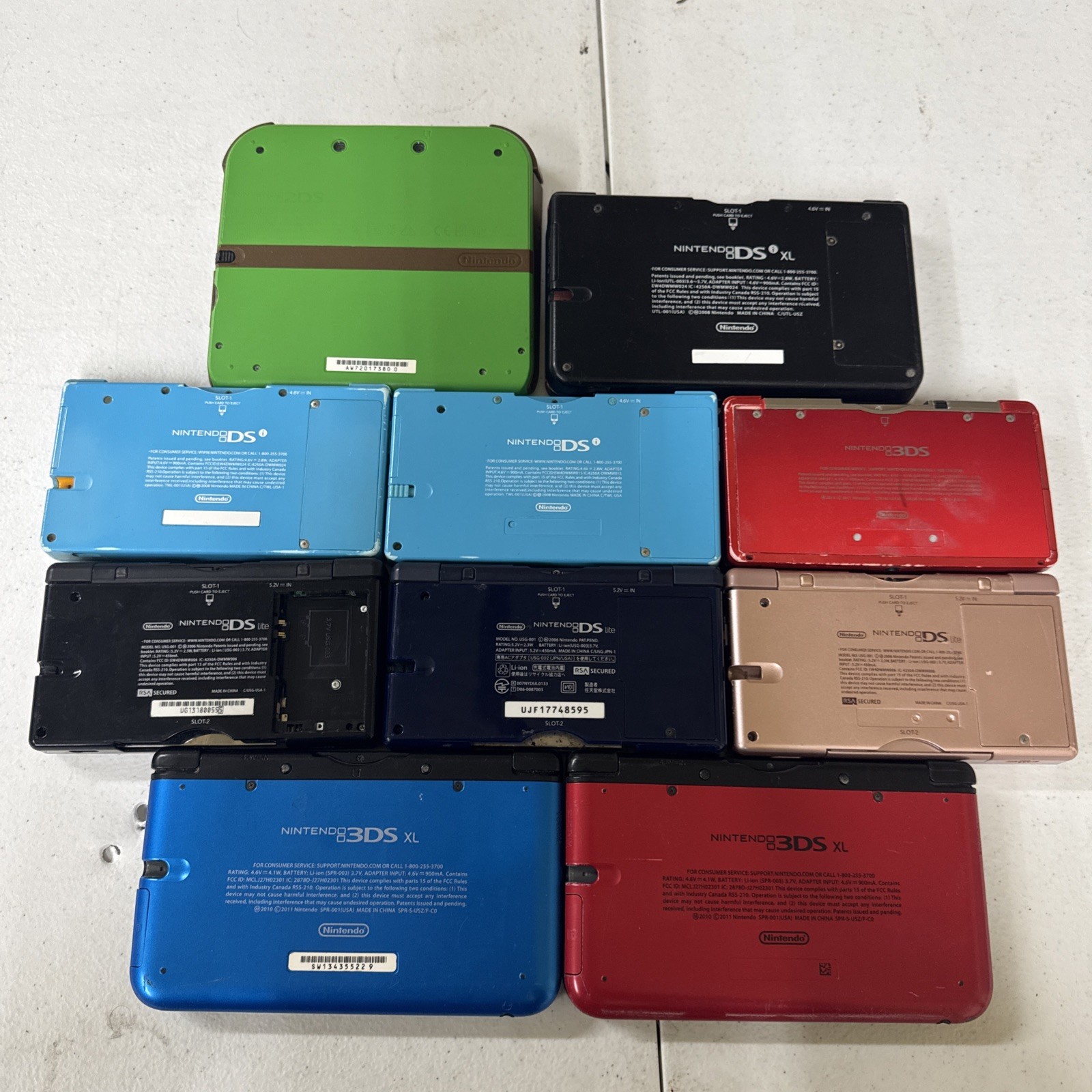 Lot of Nintendo 3DS/2DS/3DS XL Handhelds (For Parts/Repairs)