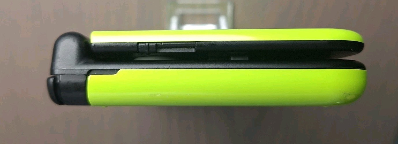 New Nintendo 3DS XL Lime Black | Charger + 32GB SD Card | Region Free