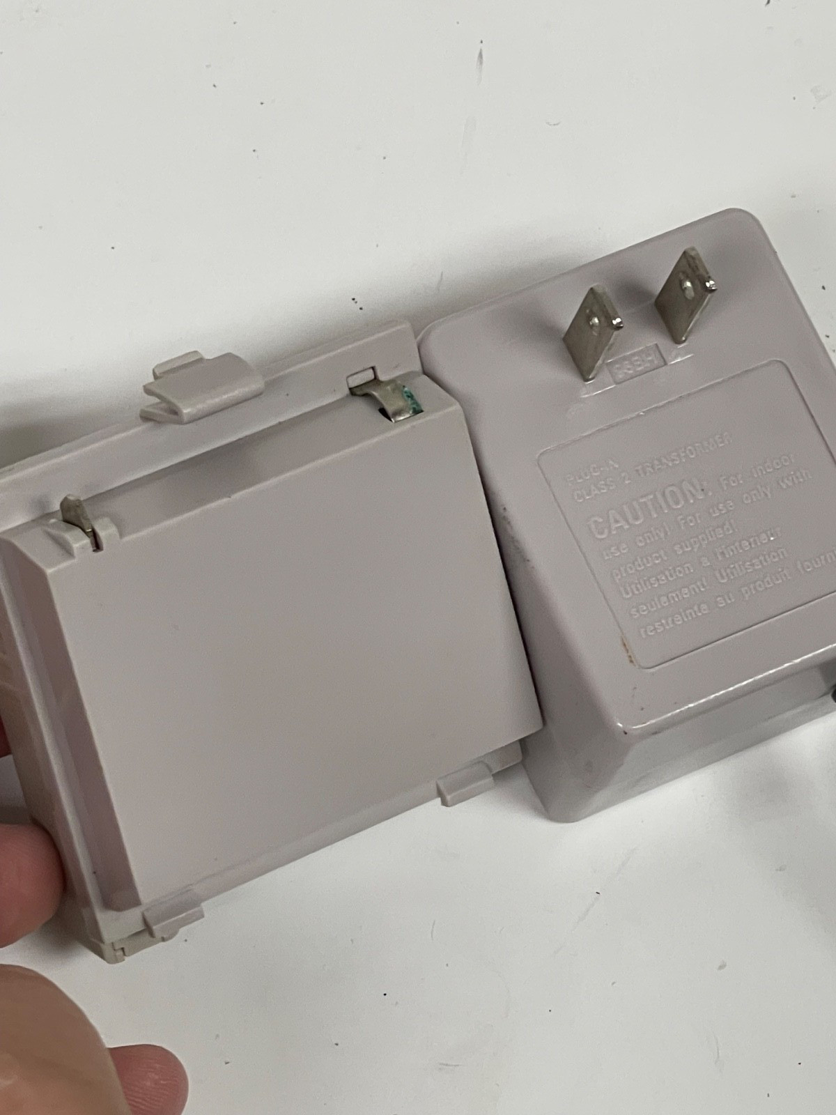 Original Nintendo Game Boy DMG-01 Works Includes Mad Catz Power Clip Battery