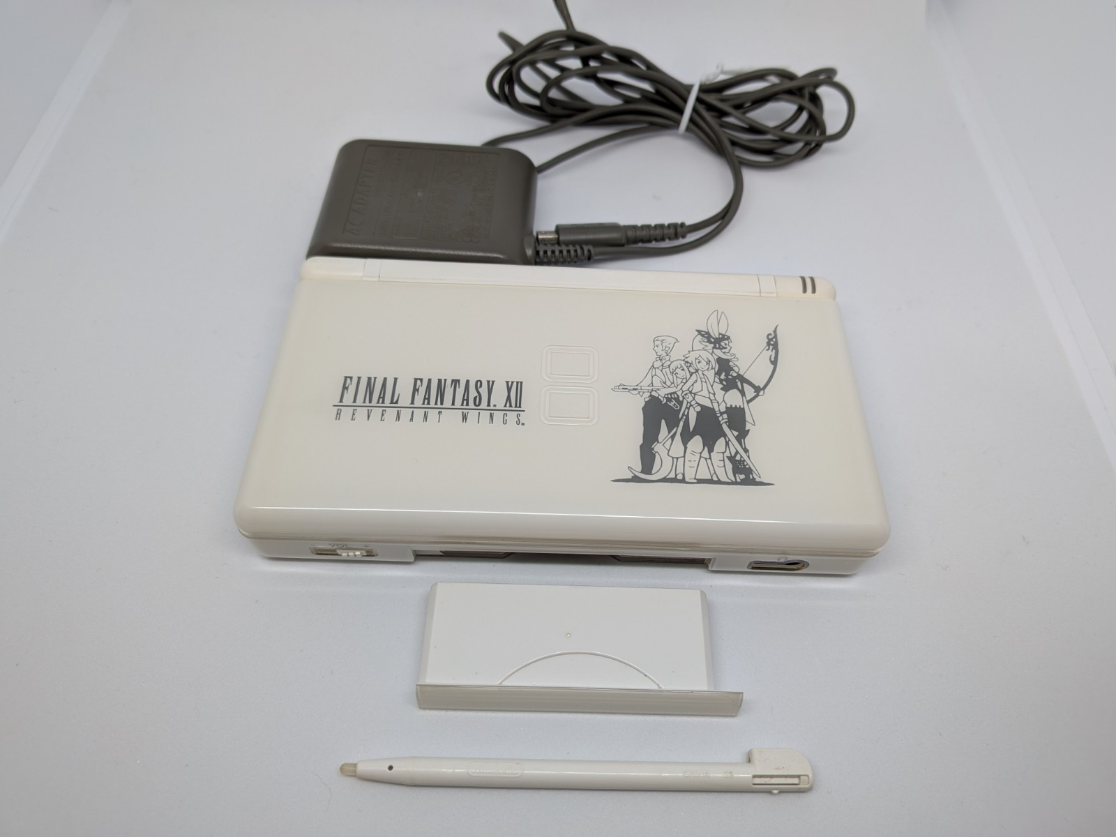 Nintendo DS Lite Final Fantasy XII Revenant Wings Console with Charger