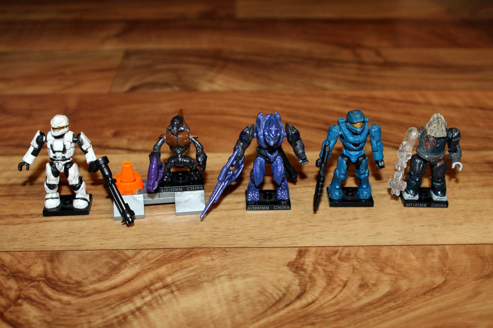 Mega Bloks Mega Construx Halo Figure Set Spartan Purple White Blue Transparent