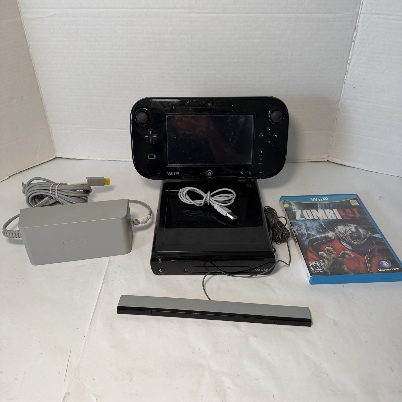 Nintendo Wii U 32GB Black Deluxe Console & Gamepad W/ Mario Kart 8 And Zombie U