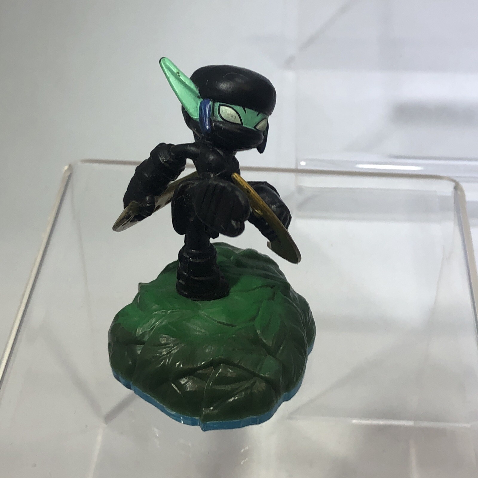 Lot of 6 Skylanders Figures Eruptor, Stealth Elf, Cynder, Gill Grunt, & More
