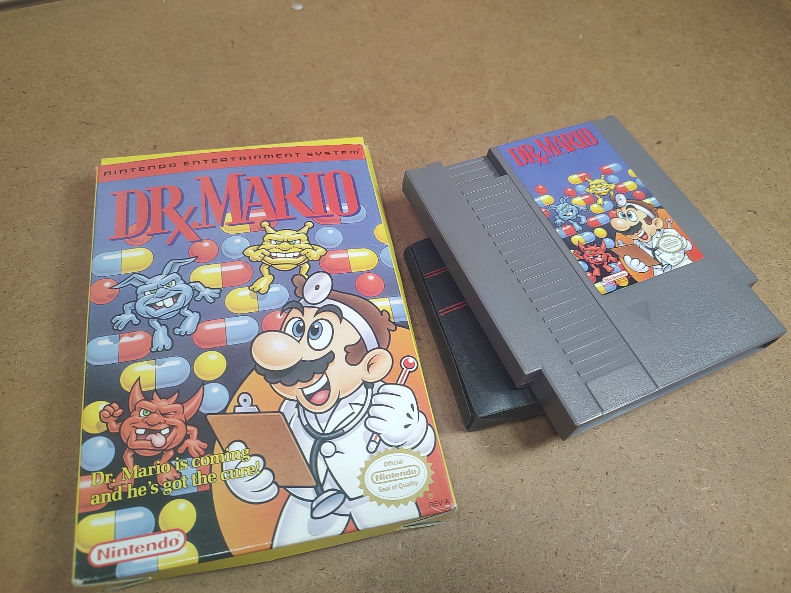 NES Dr. Mario in Box Nintendo Entertainment System Classic Puzzle Game