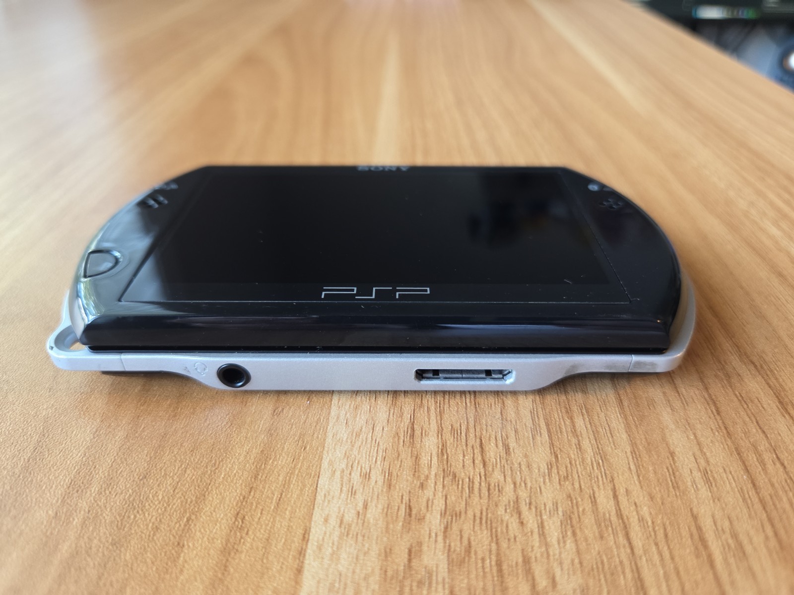 Sony PSP go PlayStation Portable Game Console – PSP-N1001 – Black Tested Working