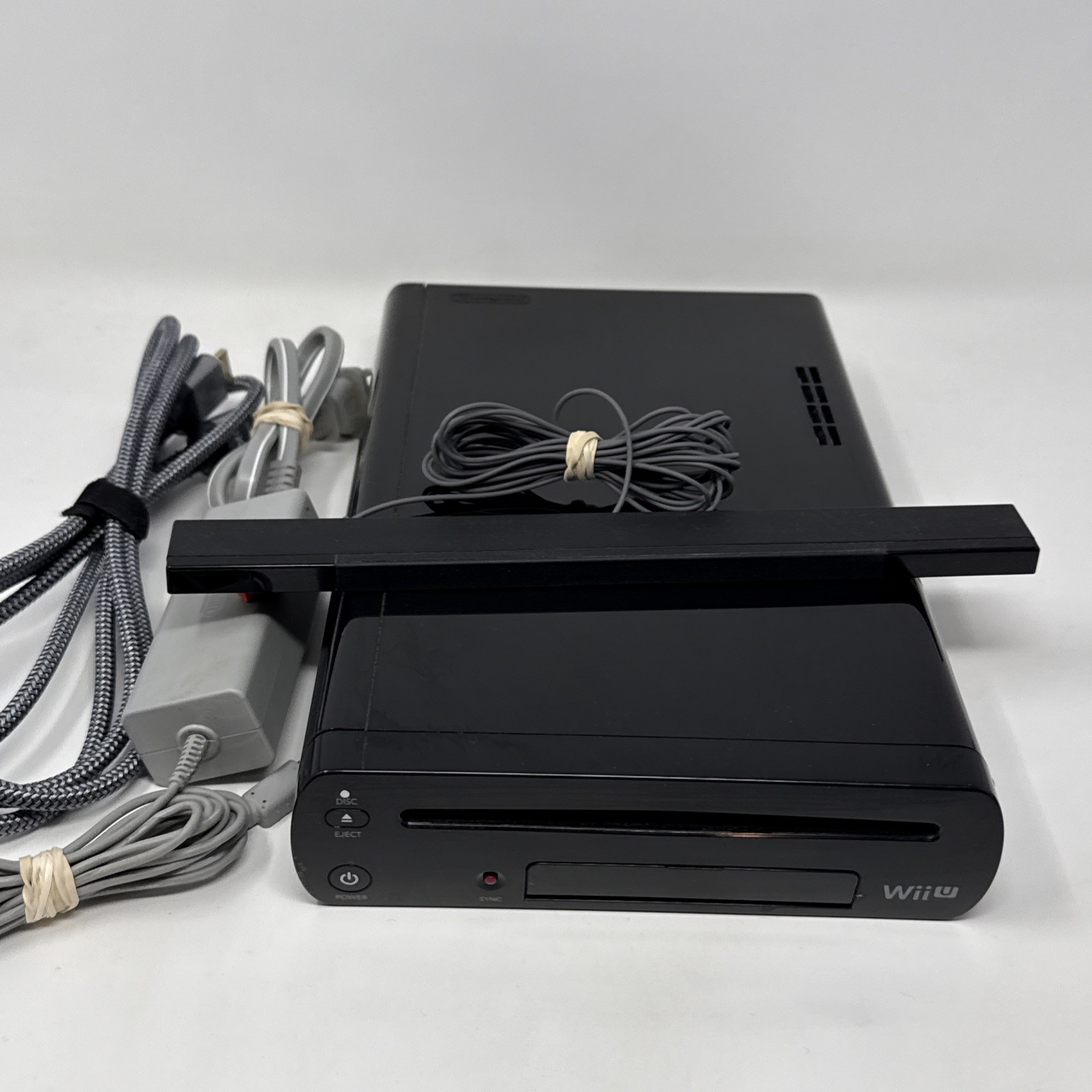 Nintendo Wii U 32GB Console Complete Bundle Deluxe Black and Gamepad Tested