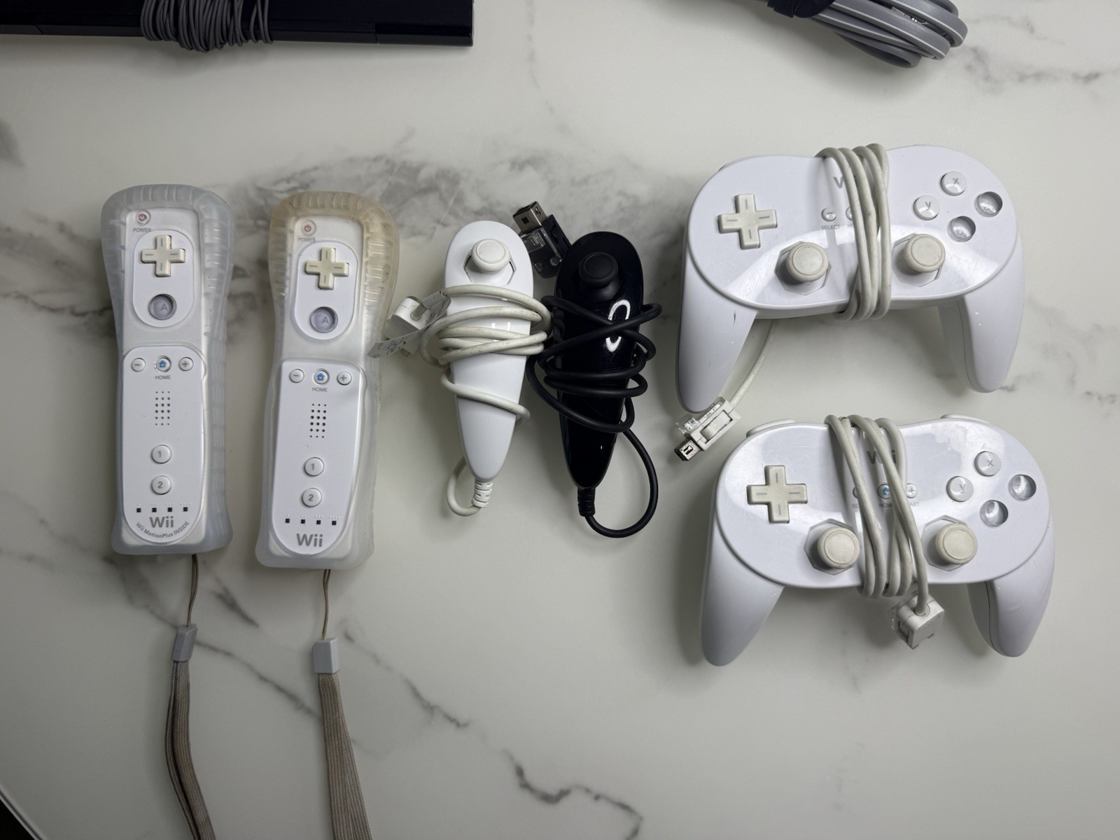 Nintendo RVL-101 Wii Console White Bundle With 6 Controllers Tested.
