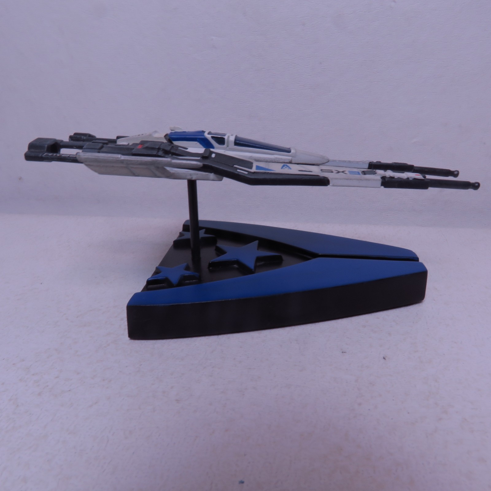Dark Horse Deluxe Mass Effect Sx3 Alliance Fighter Replica