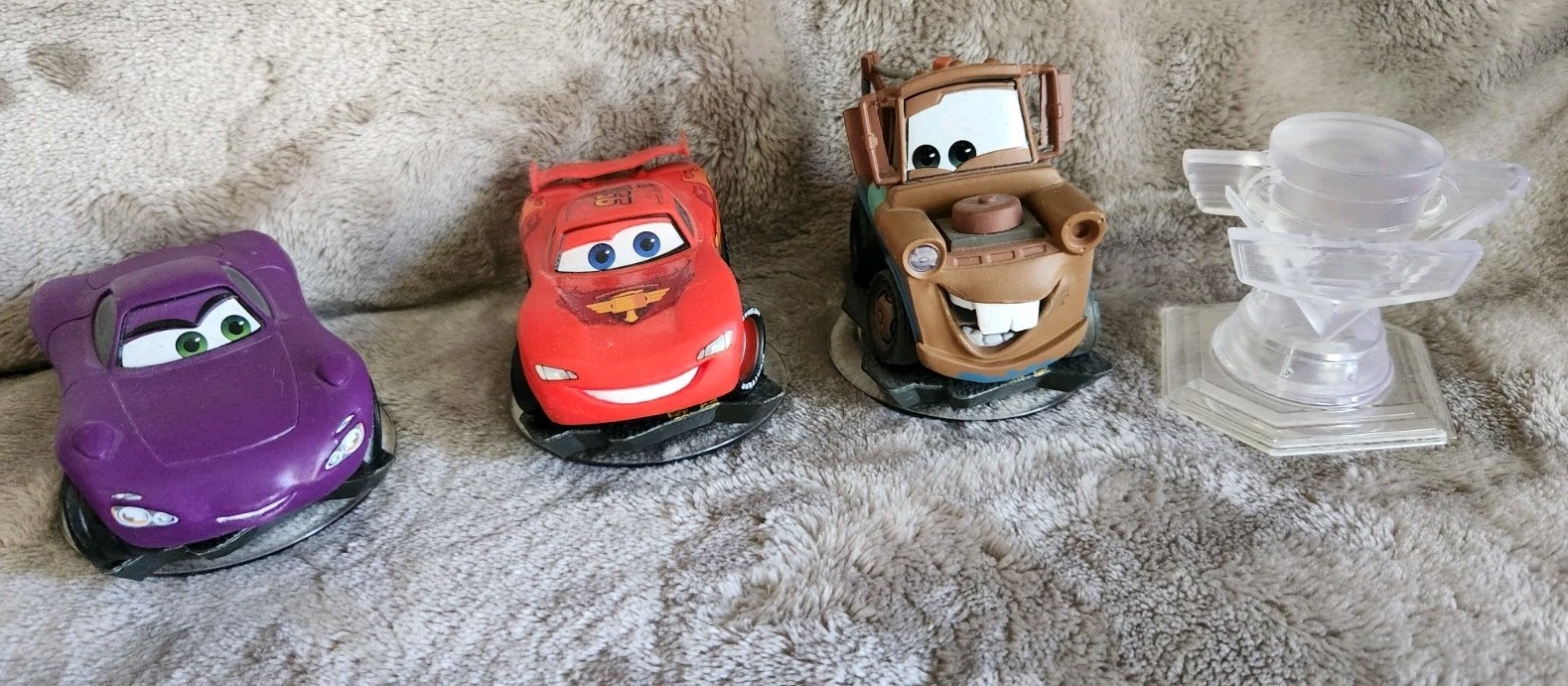 DISNEY INFINITY Lightning McQueen/Holley/Mater Figure Lot of 3 & Crystal W/cards
