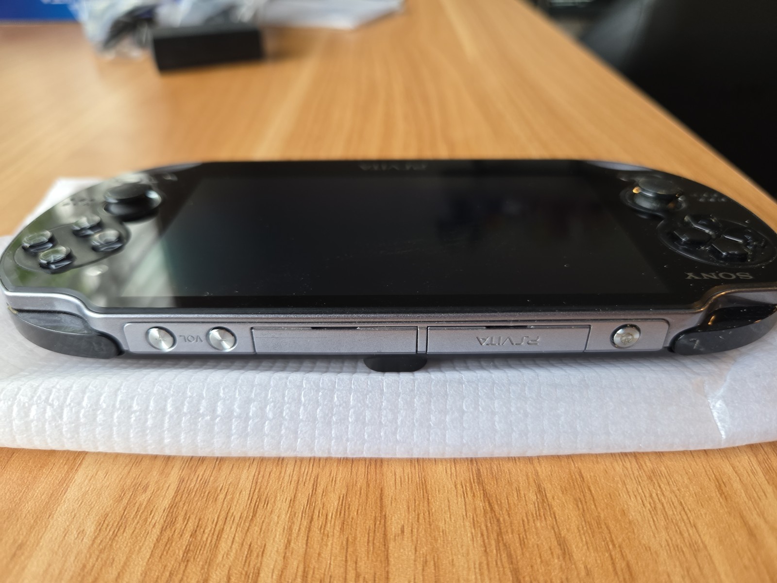 Sony Ps Vita PCH-1000 black Crystal Model Console & Charger CIB TESTED