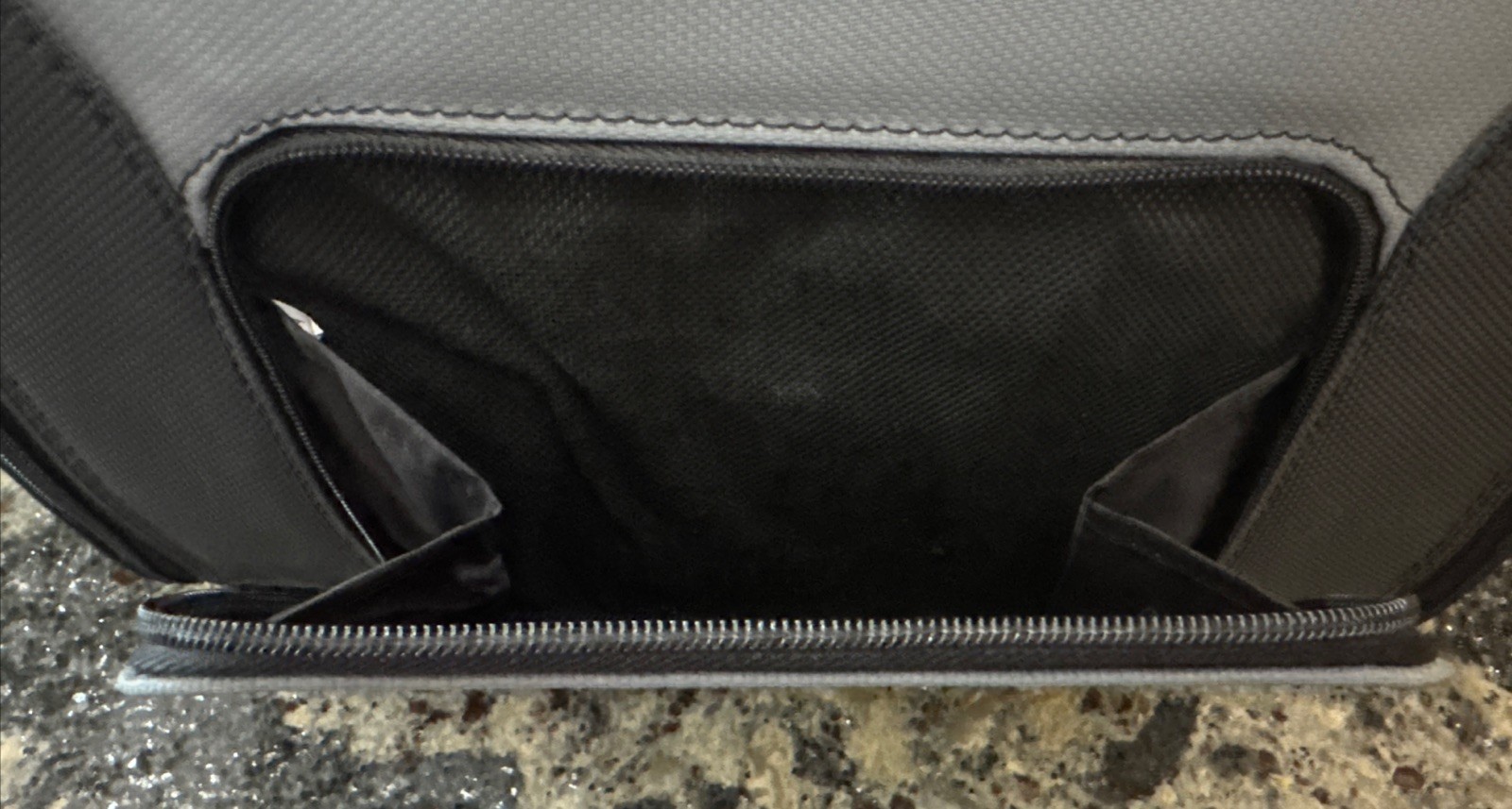 G-Pak Padded Travel Bag Nintendo Wii Naki World Gray & Black Case Carry Case