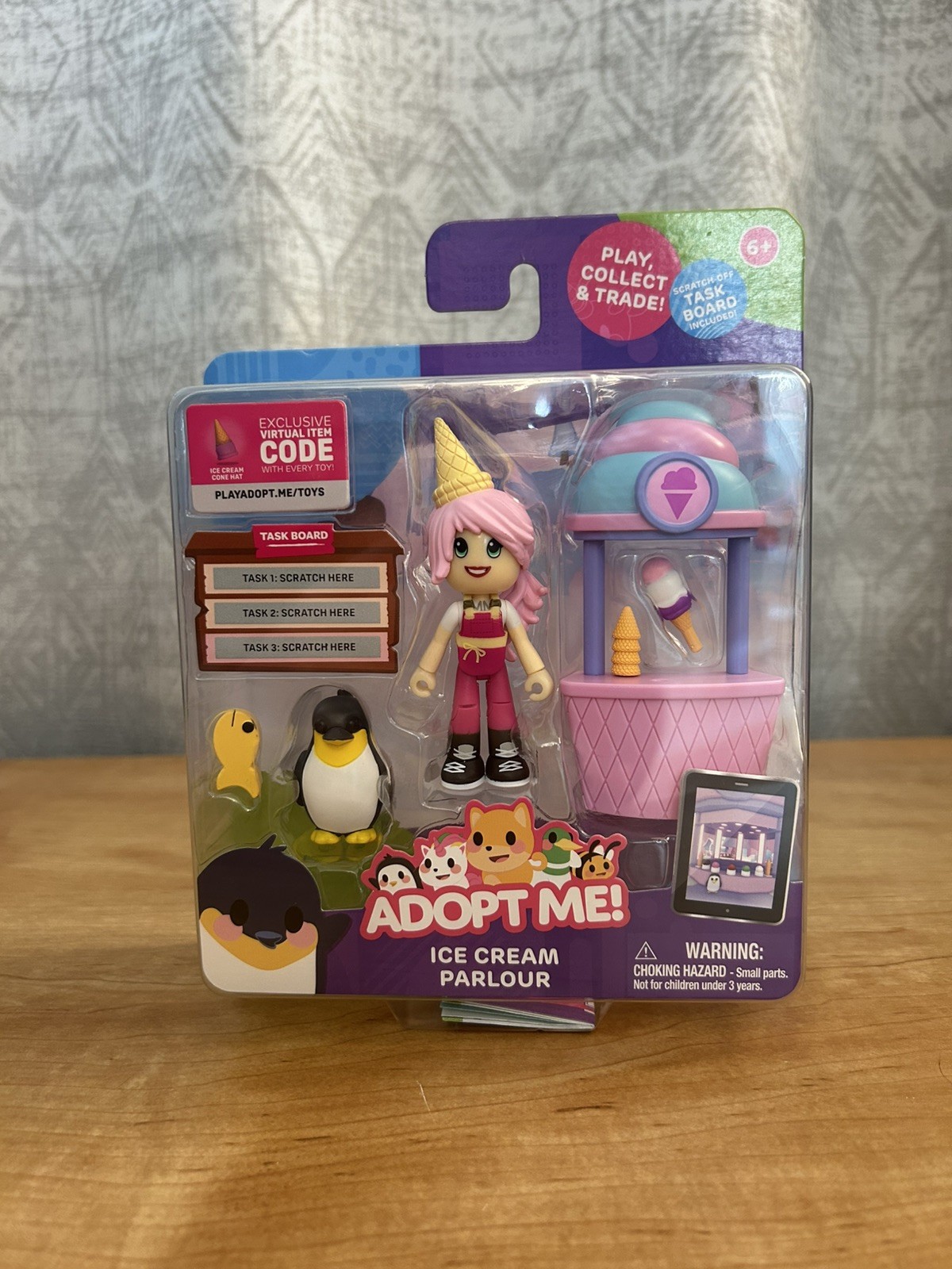 Adopt Me! Ice Cream Parlor – Elsa and King Penguin – NEW IN PACKAGE