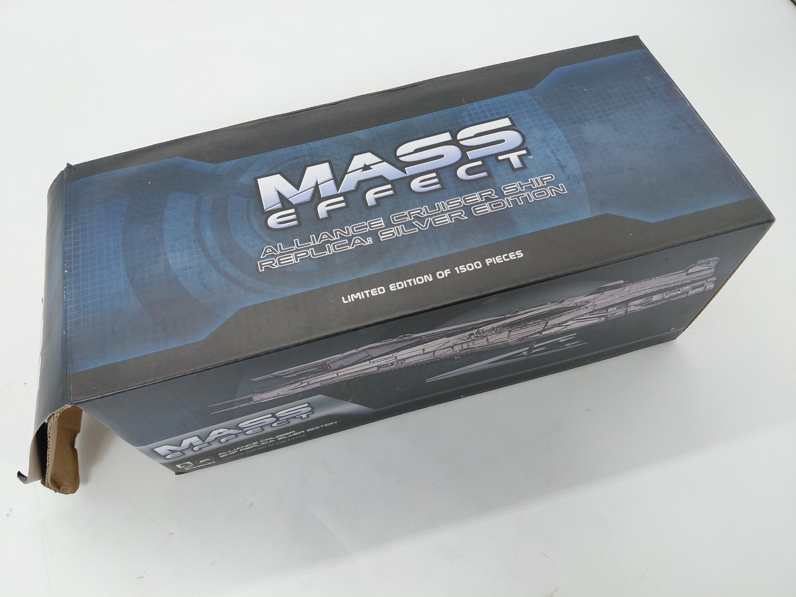 Mass Effect Alliance Cruiser Replica Model Dark Horse Silver Edition