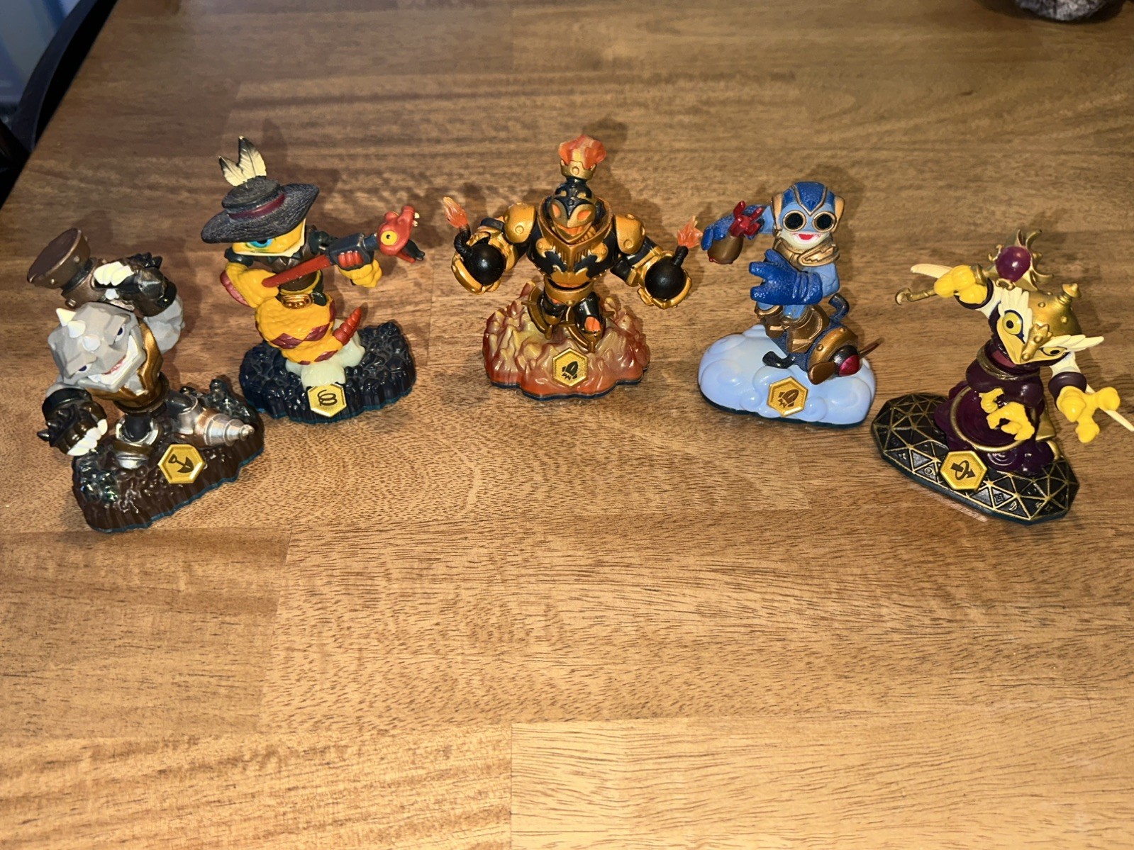 38 pc. Skylanders Trap Team. Enigma, Short Cut and many more!
