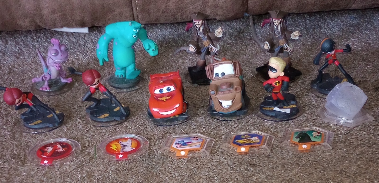 Disney Infinity Lot Of 3 Portal Bases, 38 Figures, & Extra Marvel Pixar Starwars