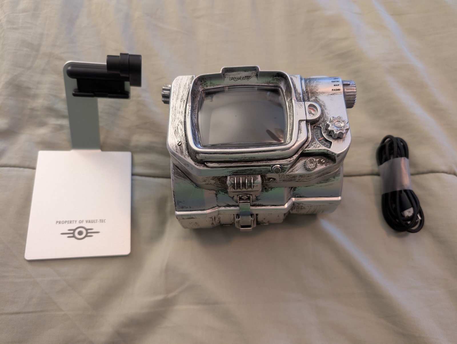 Fallout Pip Boy 3000 MK V Die-Cast Replica Vault 33 Figure Wand Company 2024