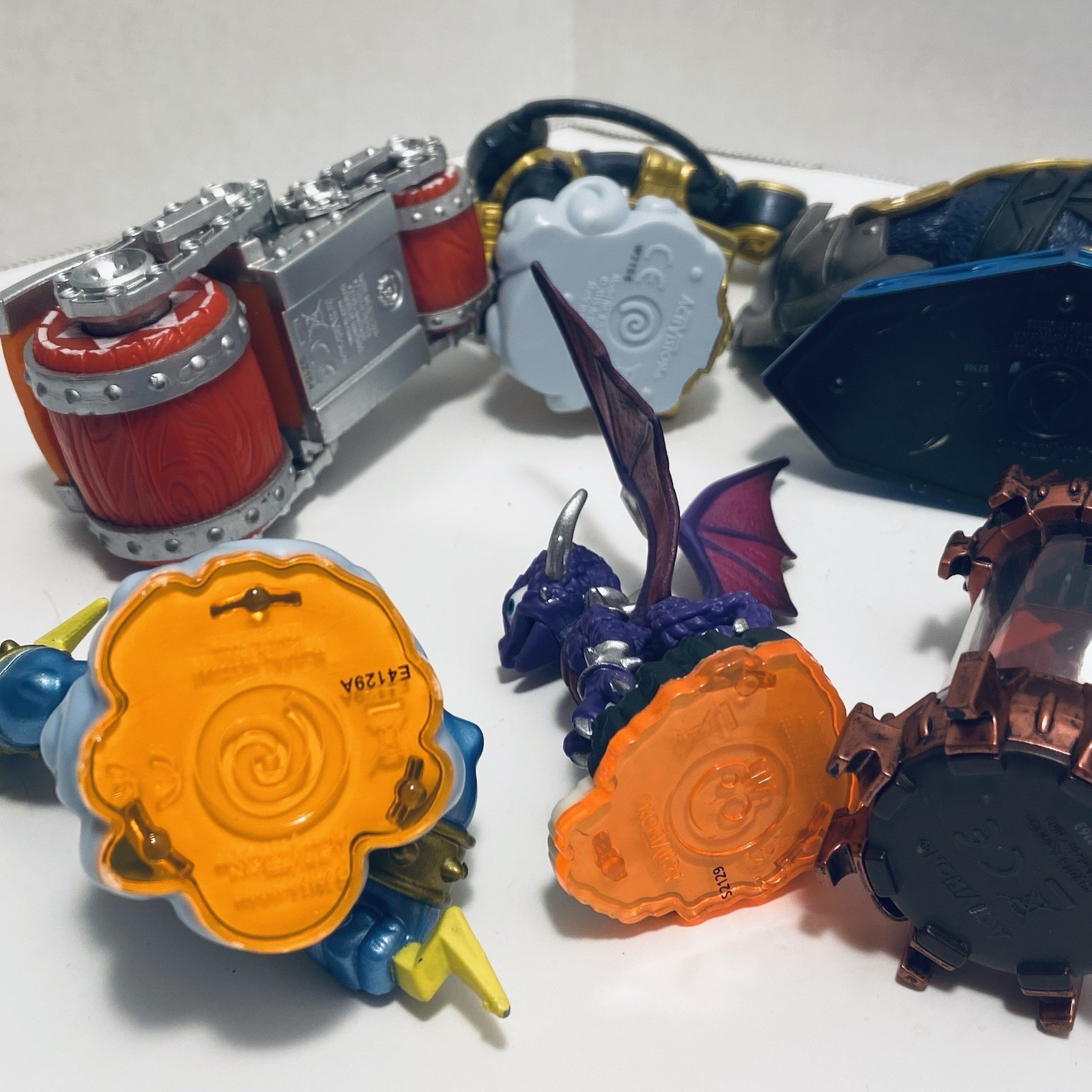 Mixed bundled lot of 11 Skylanders Activision Toy action figures & Vehicles