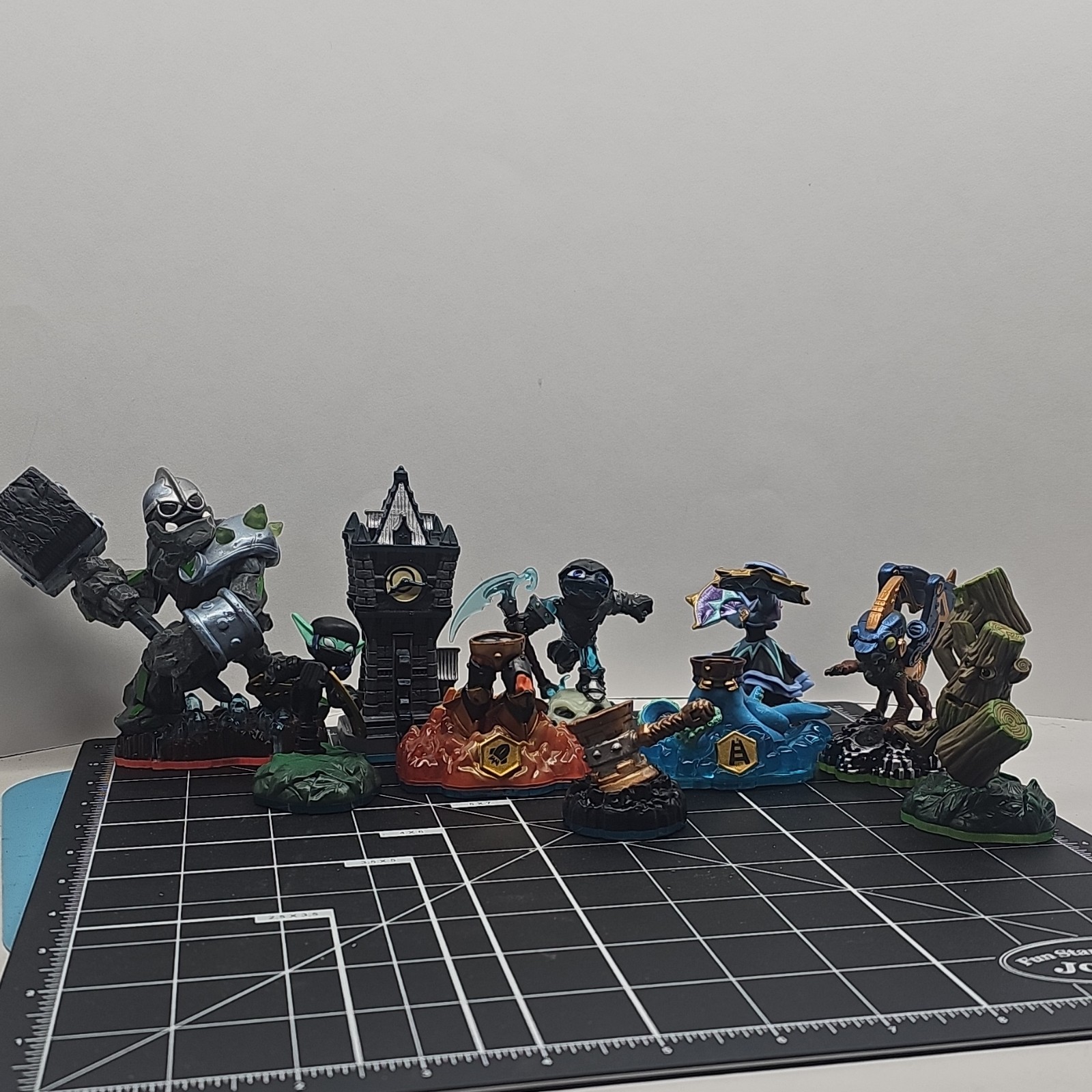 Skylanders Mixed Lot Giants Tree Rex Crusher Figures + Tower 10 Pieces