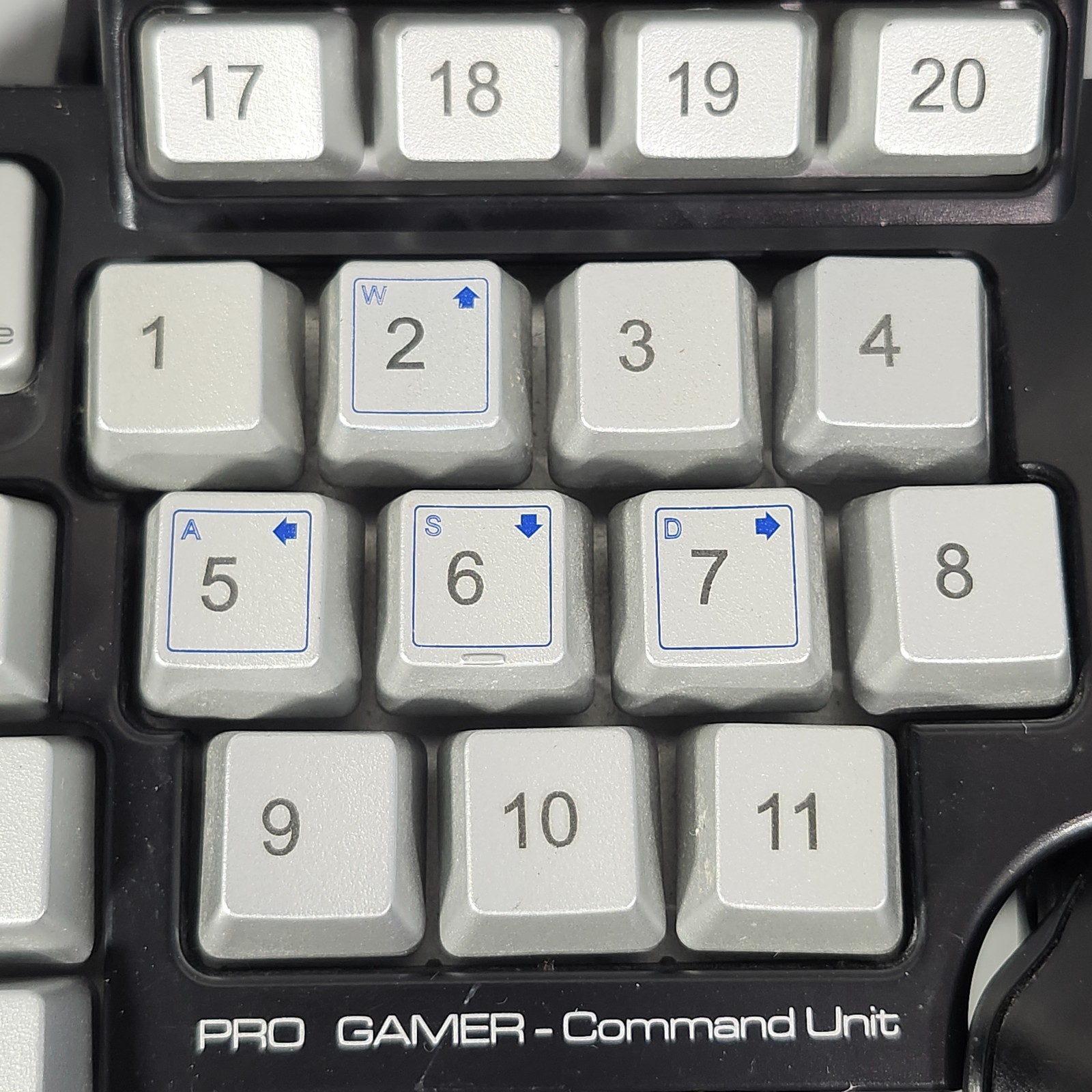Saitek Left-Handed Pad Pro Gamer Command Unit PZ31A USB 2.0 21 Button No CD-ROM