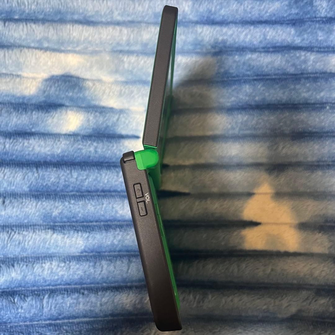 Nintendo DSi LL Console Handheld System Headphone Jack Wi-Fi Capability Green JP